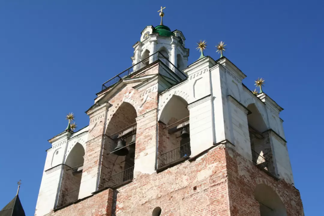 Колокольня Спасо-Преображенского монастыря в Ярославле Колокольня Спасо-Преображенского монастыря в Ярославле