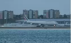 Взлет самолета Airbus A340 а/к AirFrance
