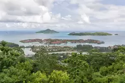 Вид на острова Иден, Серф и Сент Анн со смотроваой площадки Ла Мизер (La Misere viewpoint)