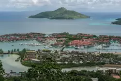 Вид на острова Иден и Серф со смотроваой площадки Ла Мизер