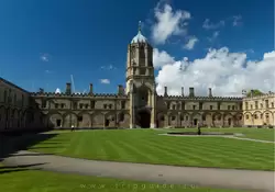 Колледж Крайст-Чёрч — башня Тома и четырехугольный двор Тома, самый большой в Оксфорде
