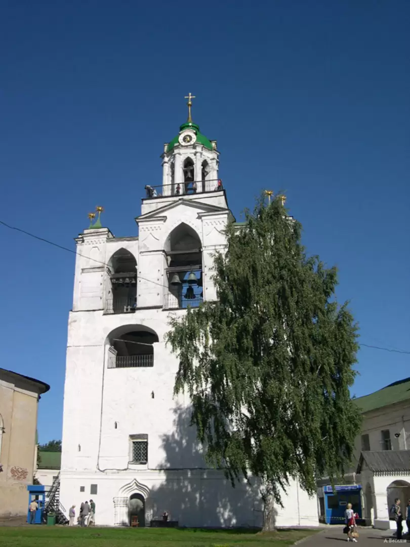 Звонница Спасо-Преображенского монастыря в Ярославле Звонница Спасо-Преображенского монастыря в Ярославле
